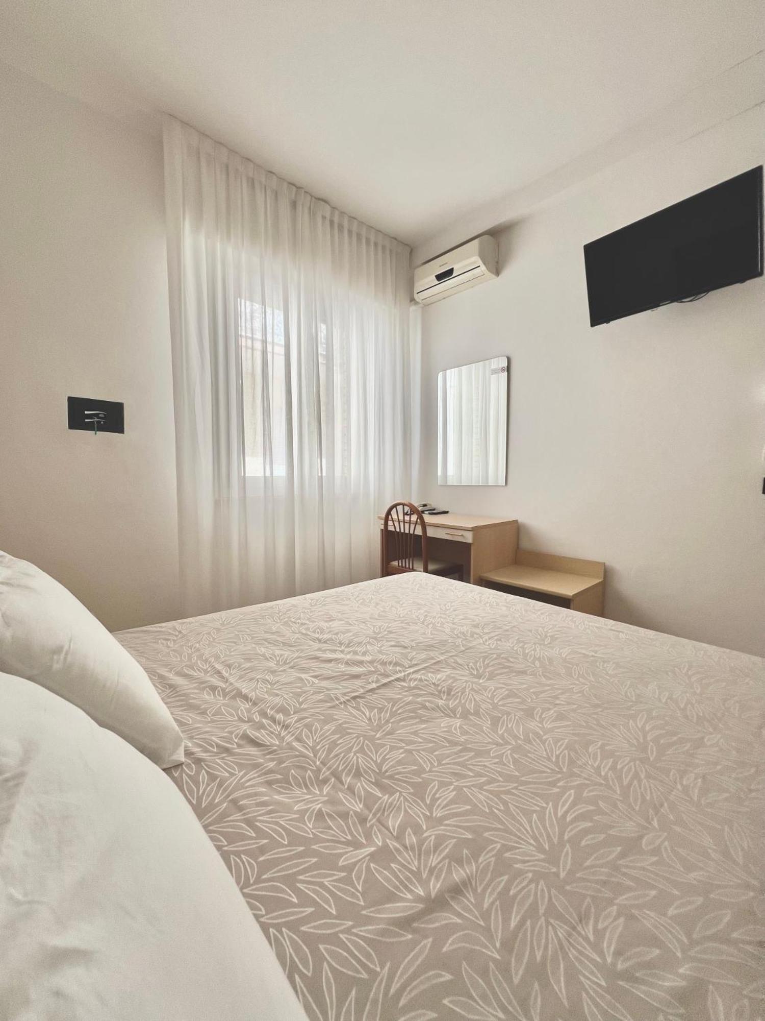 Hotel Ardea Rimini Buitenkant foto