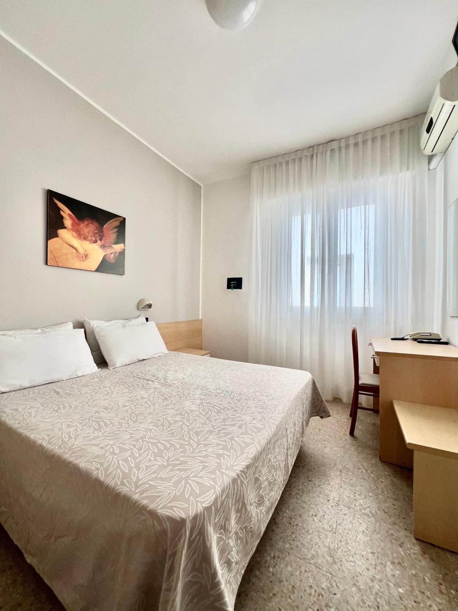 Hotel Ardea Rimini Buitenkant foto