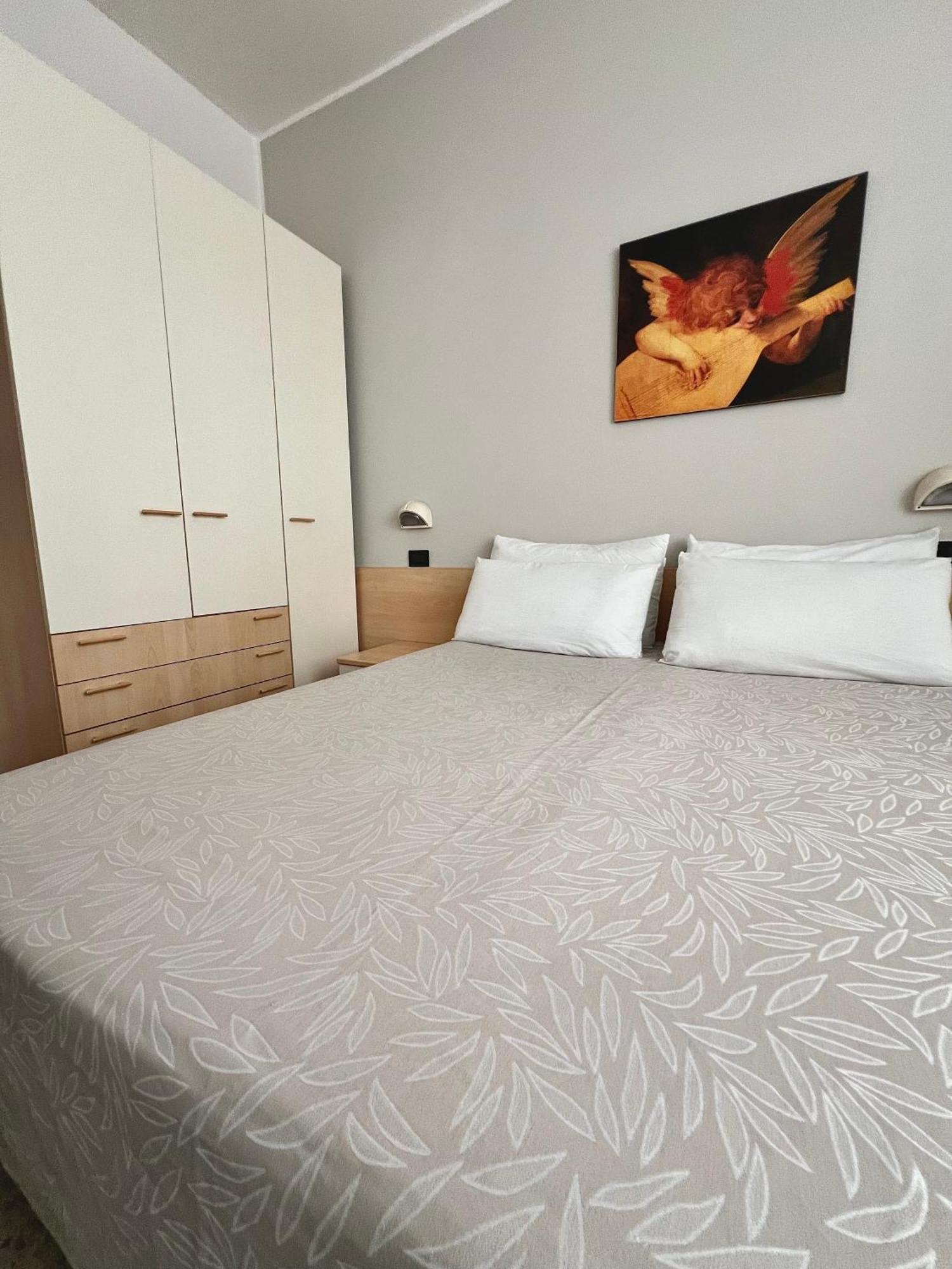 Hotel Ardea Rimini Buitenkant foto