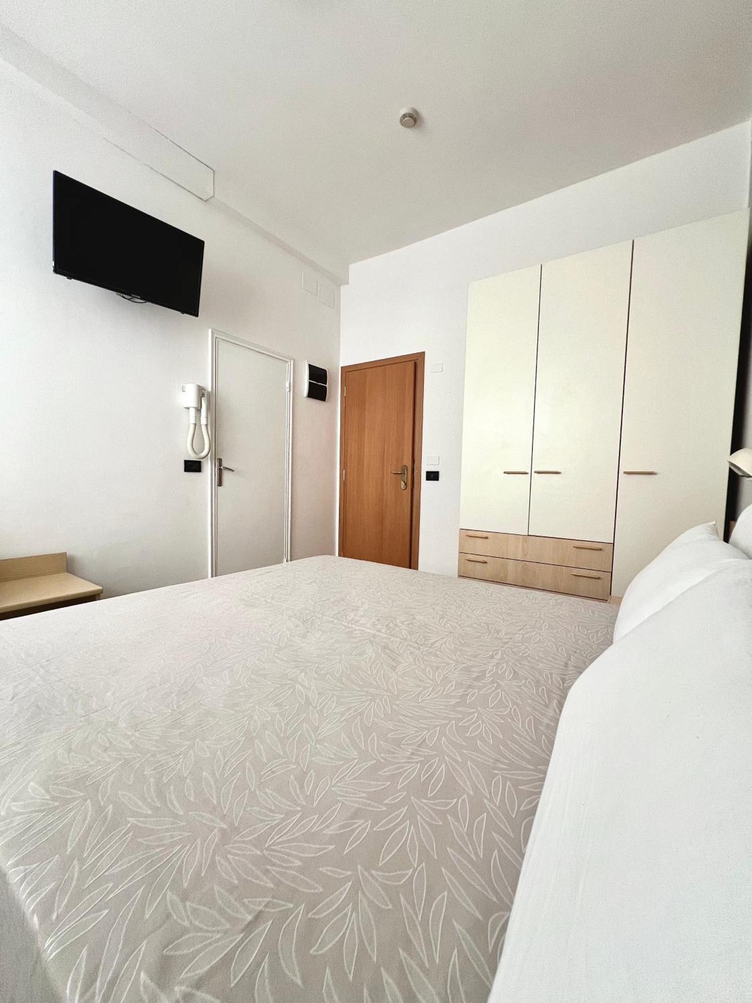 Hotel Ardea Rimini Buitenkant foto