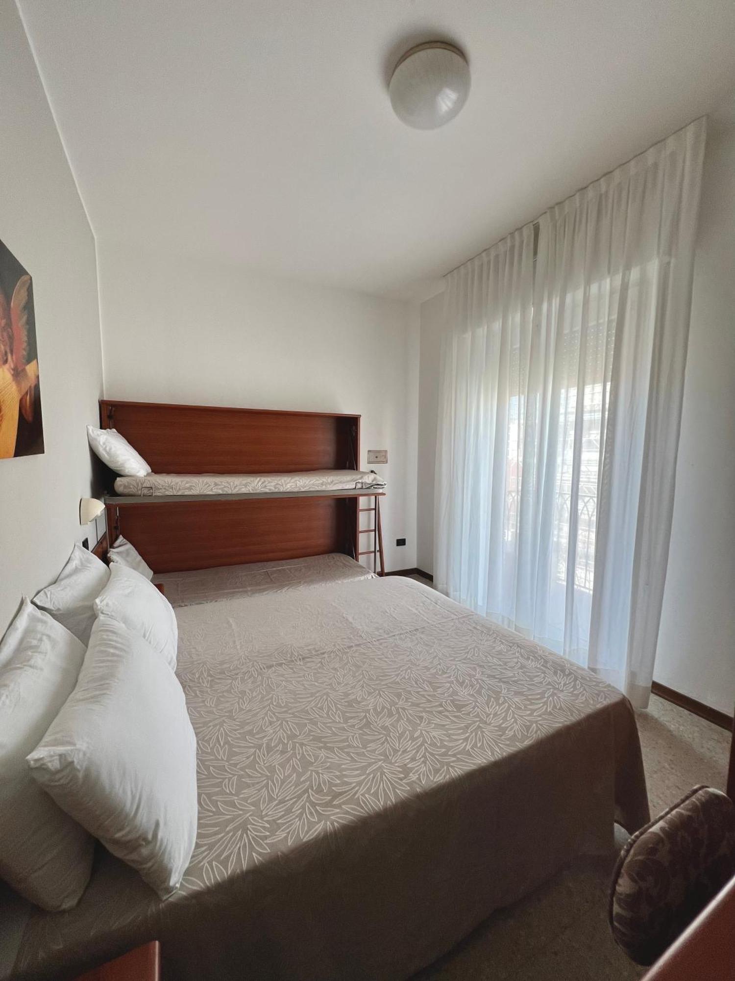 Hotel Ardea Rimini Buitenkant foto