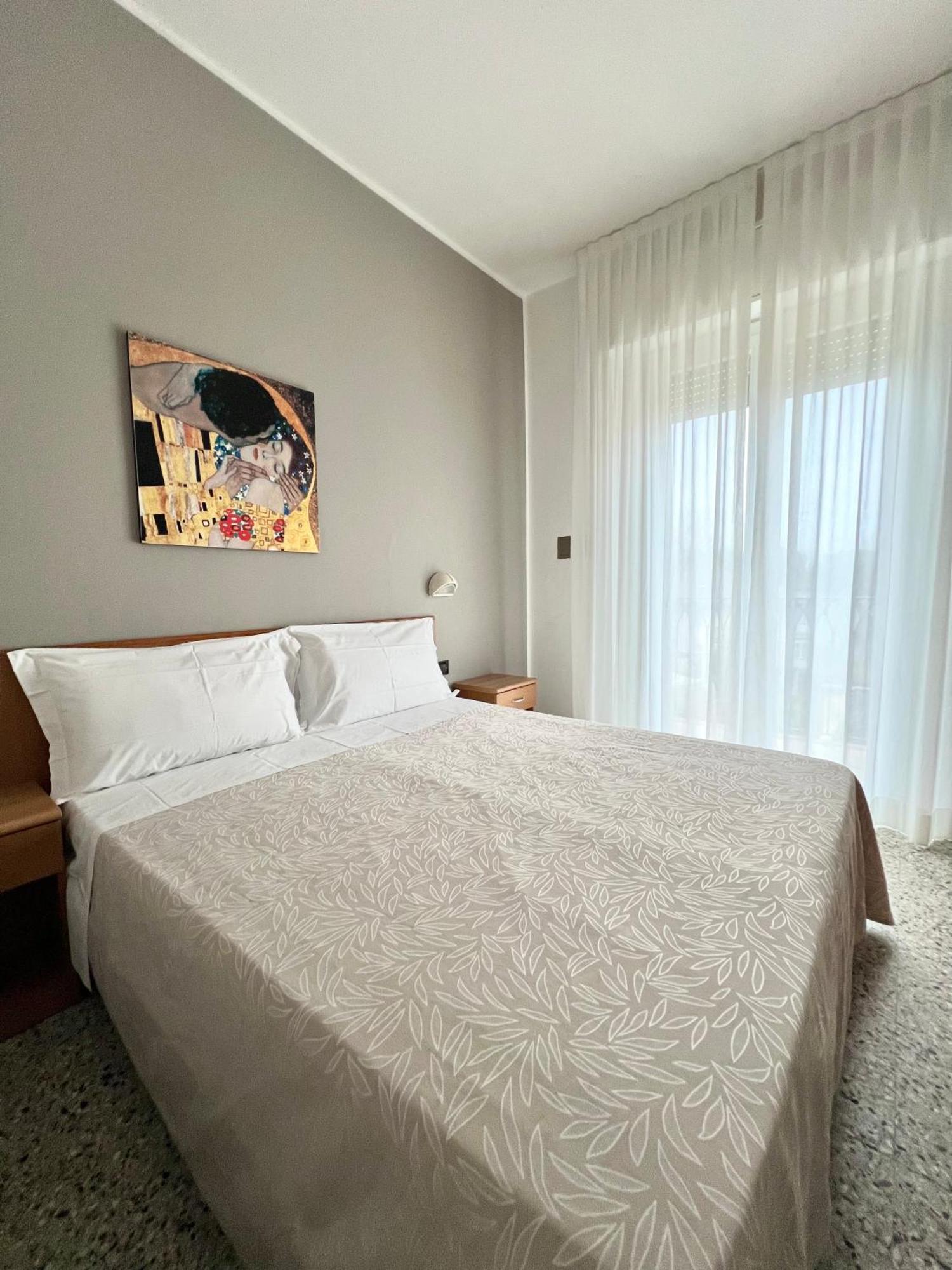 Hotel Ardea Rimini Buitenkant foto