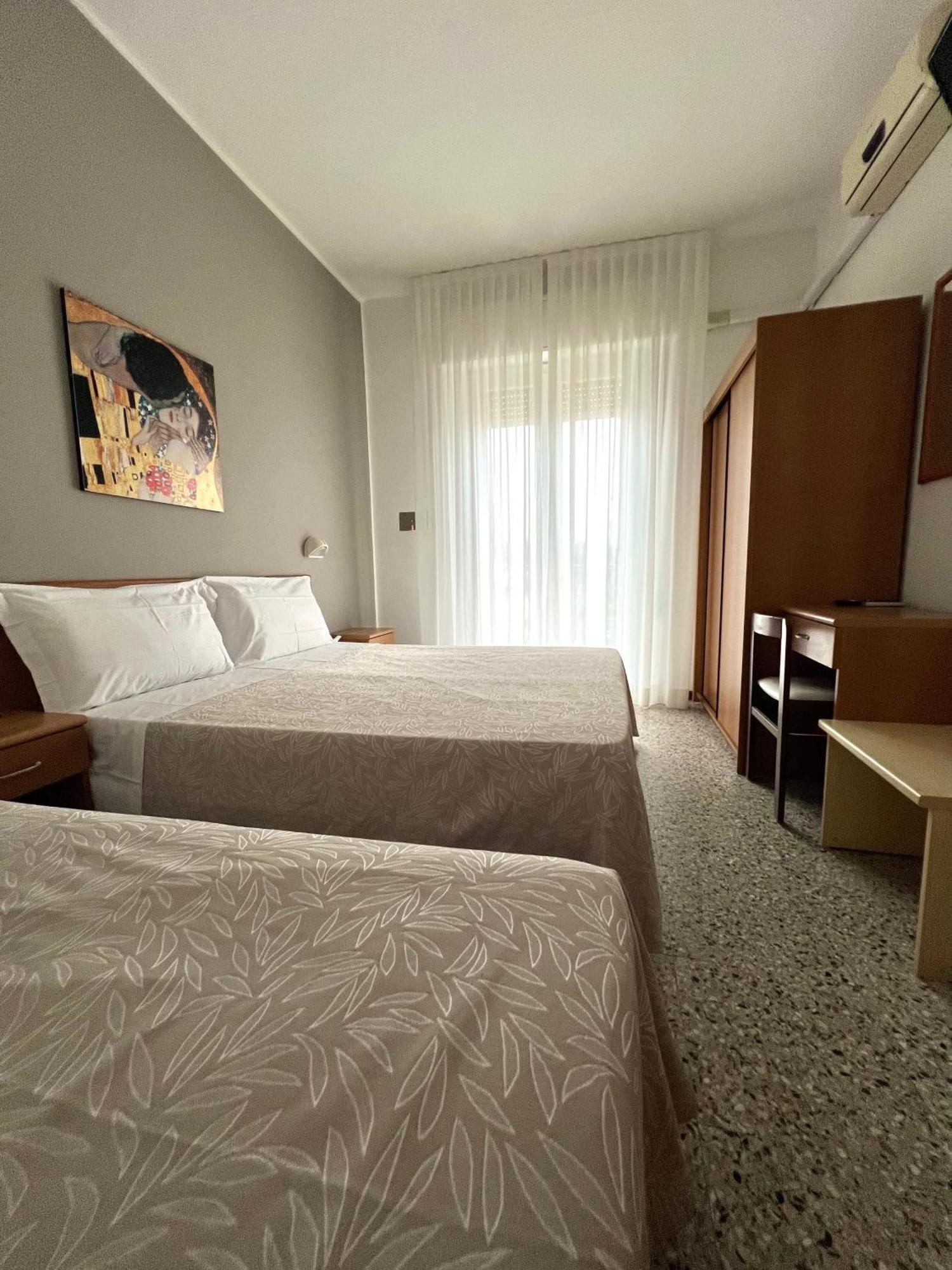 Hotel Ardea Rimini Buitenkant foto