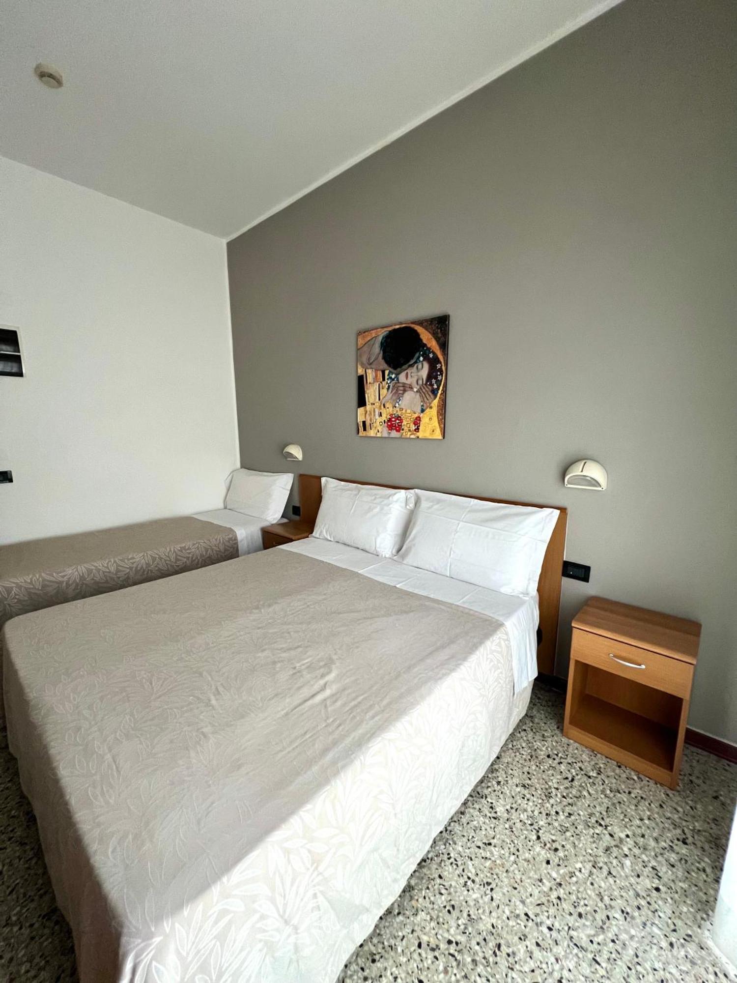 Hotel Ardea Rimini Buitenkant foto