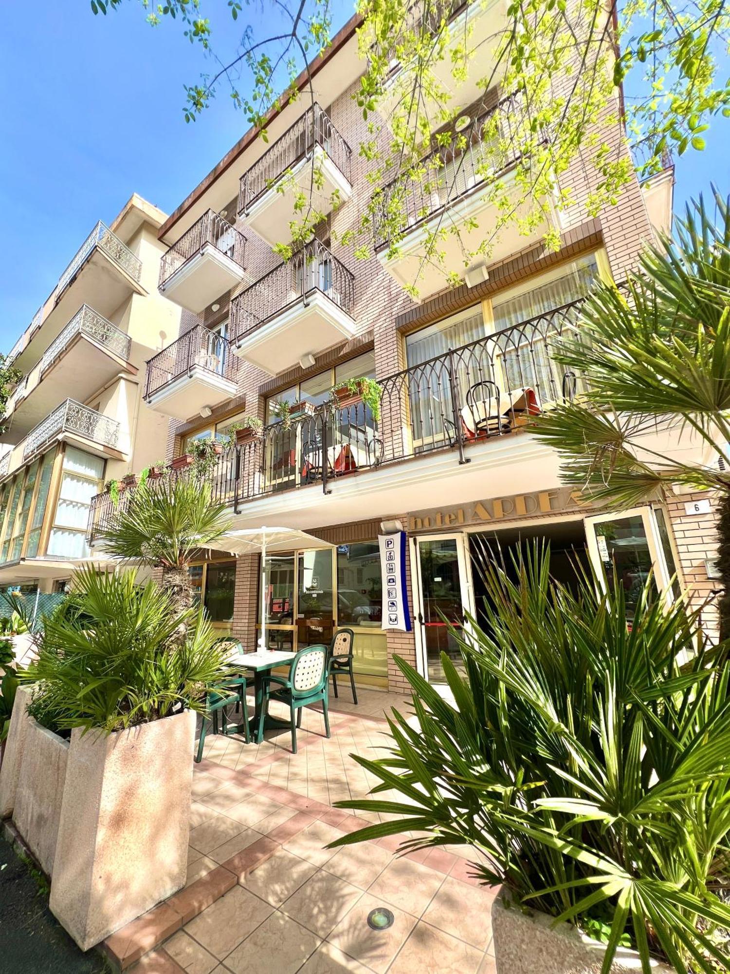 Hotel Ardea Rimini Buitenkant foto