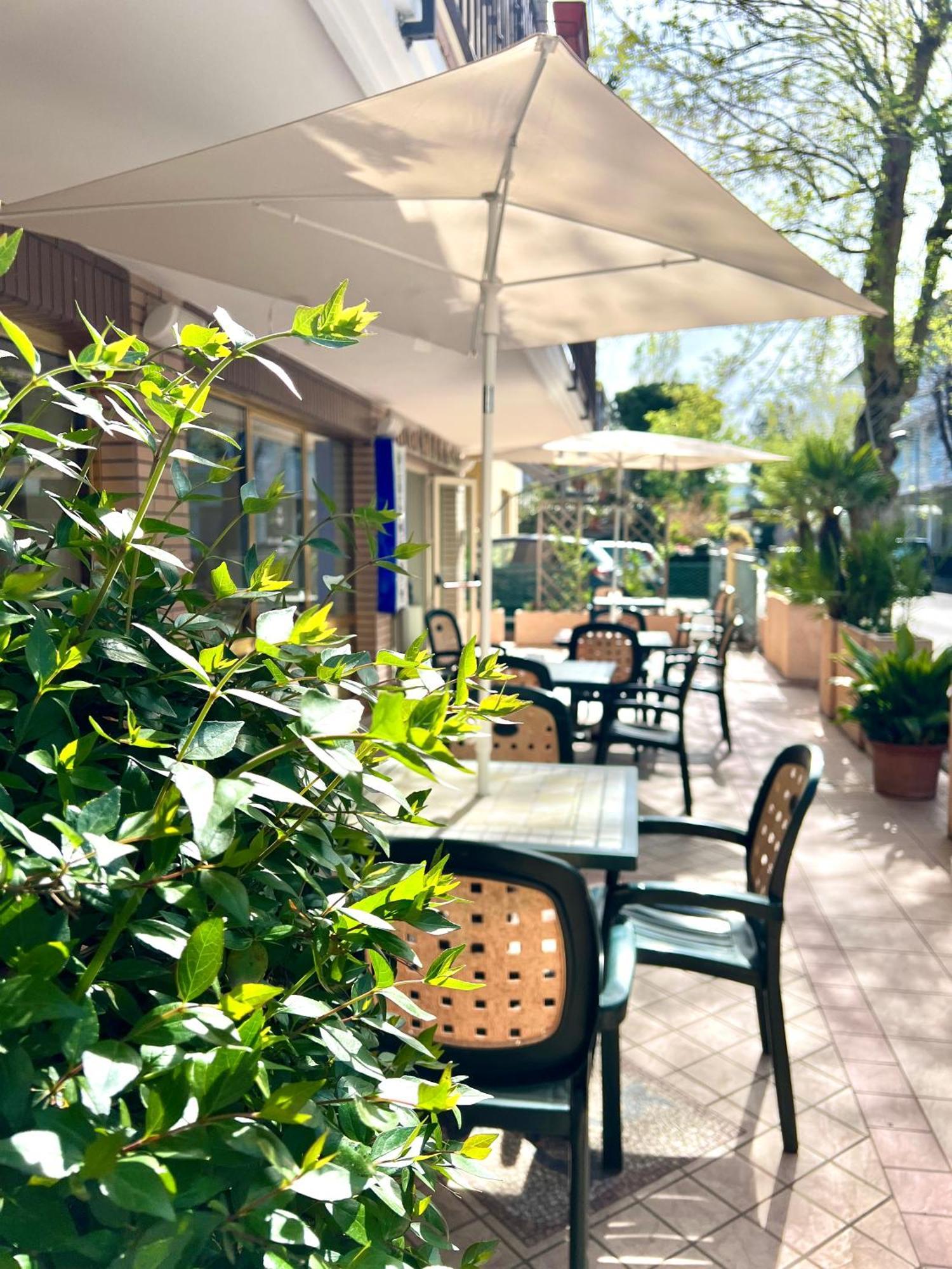 Hotel Ardea Rimini Buitenkant foto