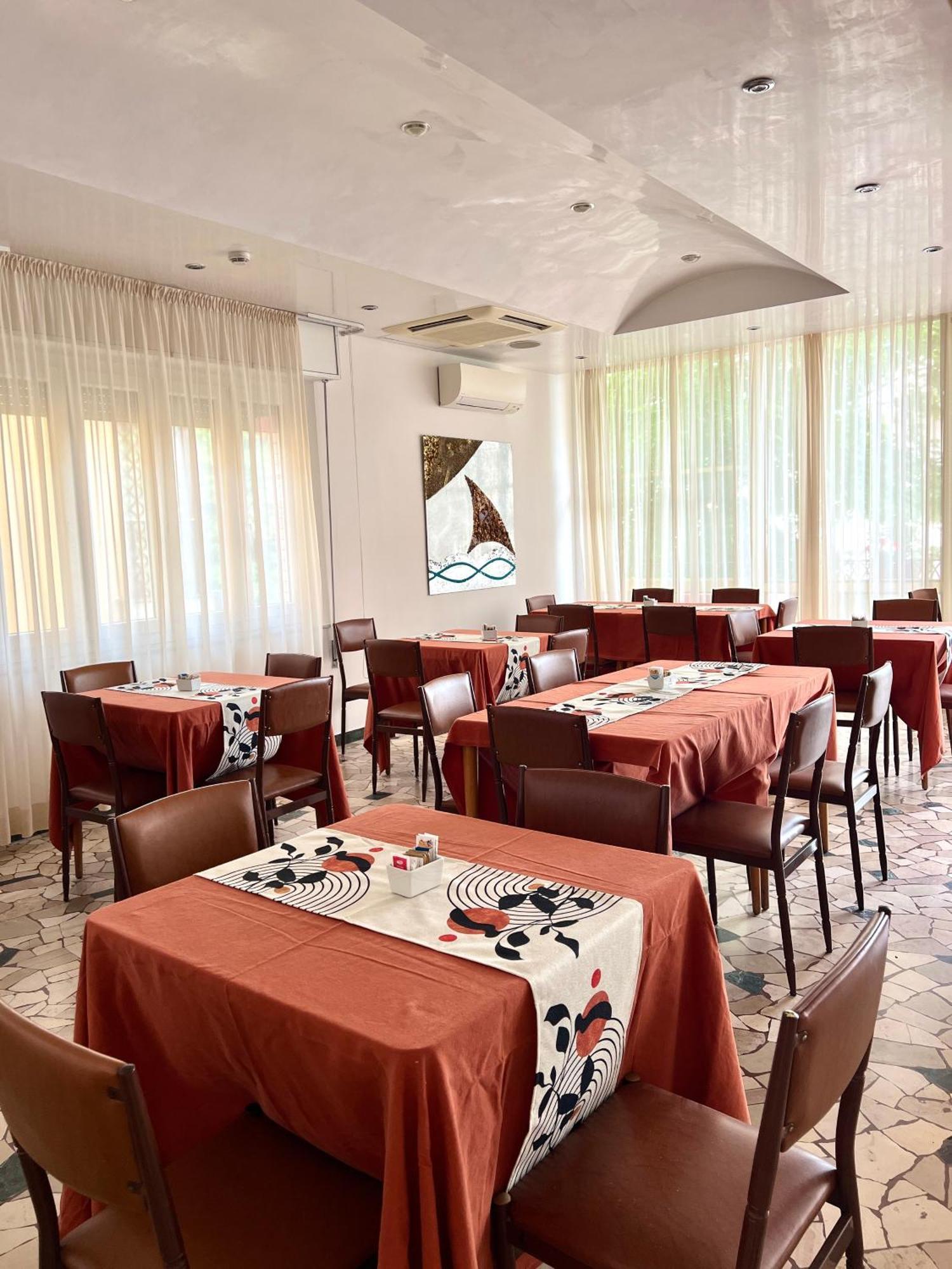 Hotel Ardea Rimini Buitenkant foto