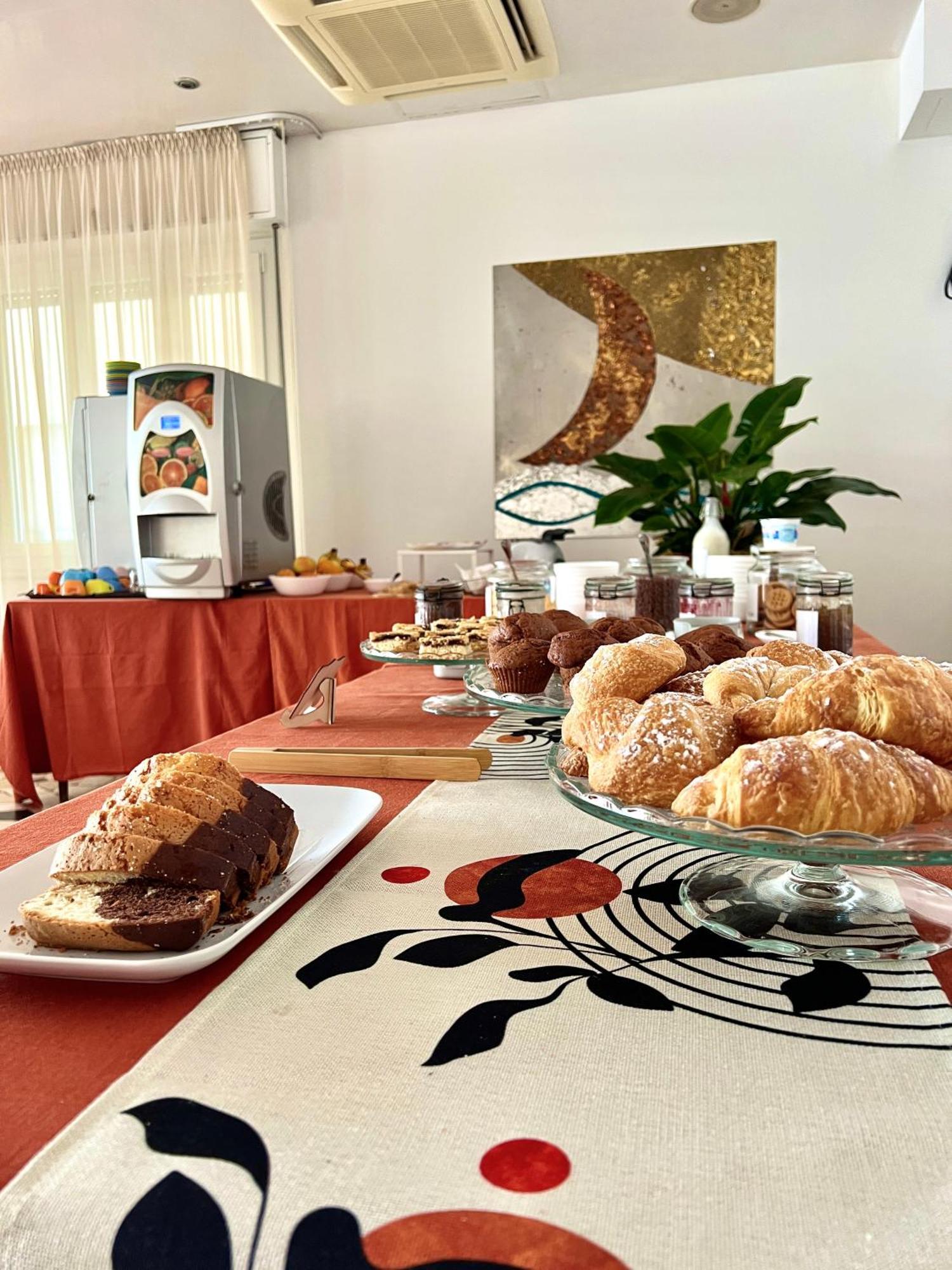 Hotel Ardea Rimini Buitenkant foto